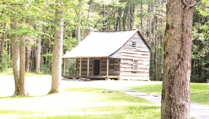 Cades Cove cabin in Great Smoky Mountain National Park