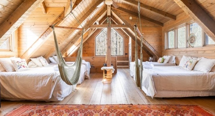 Mountain Retreat Rental Home with four beds and hammocks