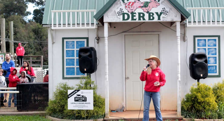 Pig derby announcer at Denver Downs Farm