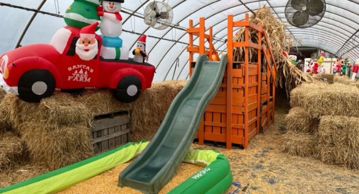 Play space in the Christmas Maze at Linda's