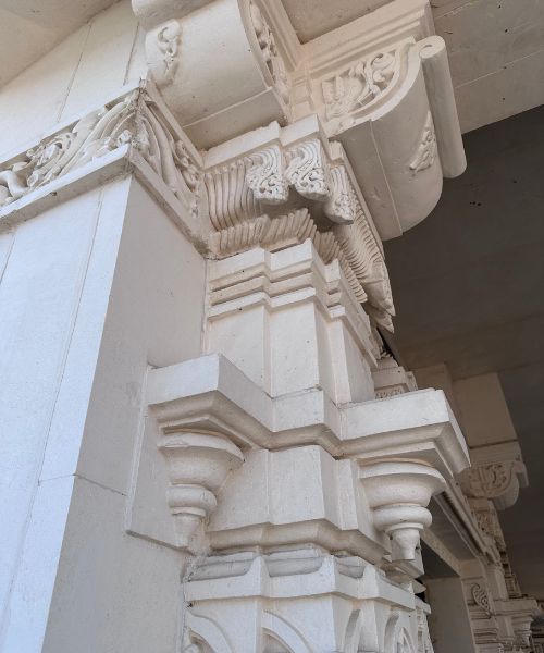BAPS Shri Swaminarayan Mandir column