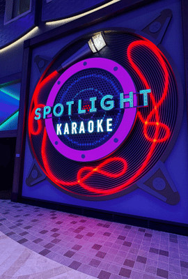 Karaoke at Spotlight on Utopia of the Seas